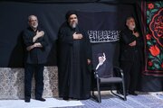 حضور ذوالقدر و قاآنی در مراسم عزاداری کنار محل شهادت رهبر انقلاب
